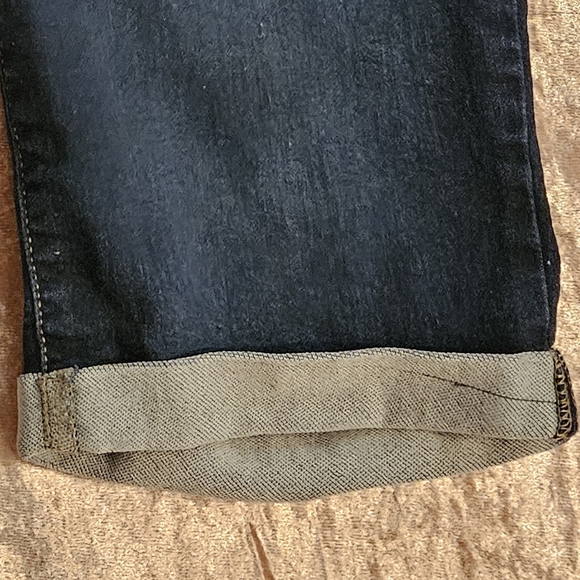 5/$25 Juicy Couture Flaunt It Bermuda Short - Picture 5 of 9